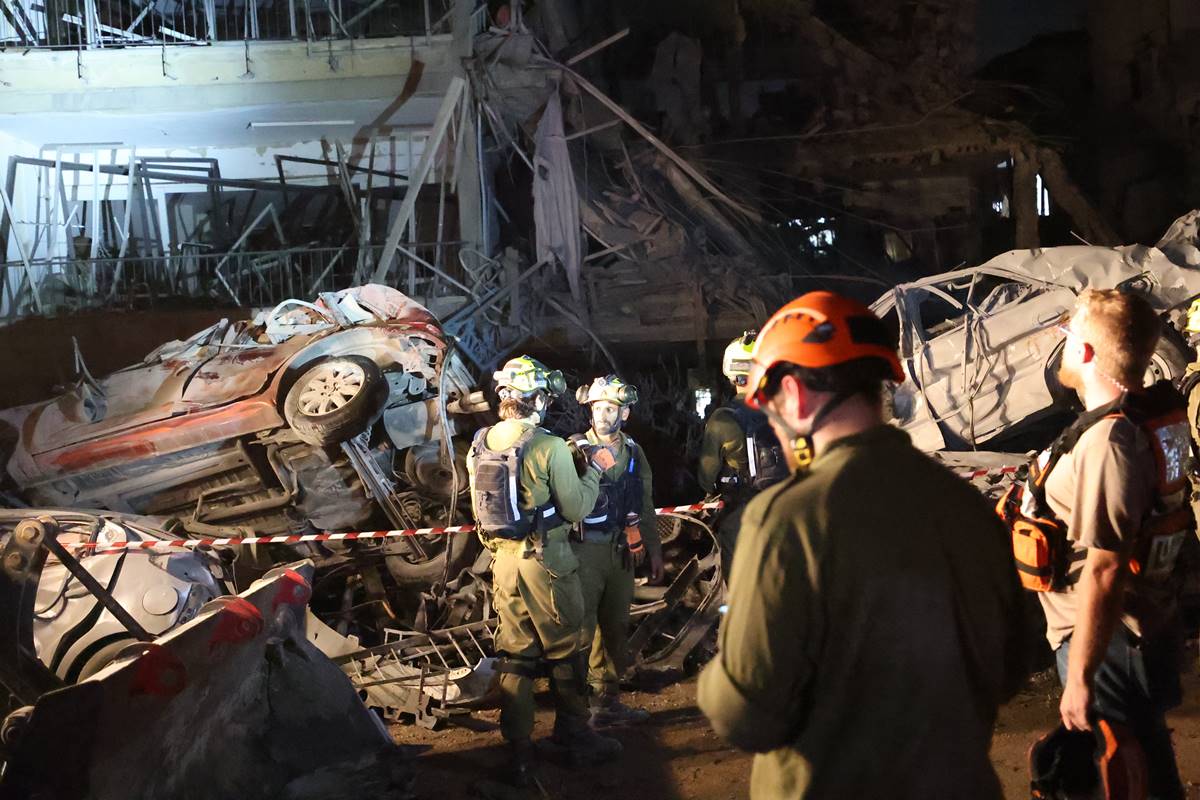 Mais 2 generais morreram em ataques de Israel, diz TV estatal do Irã