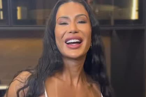 Vídeo: Gracyanne Barbosa se batiza em culto de Pablo Marçal