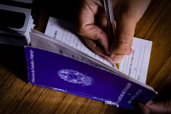 Xô, CLT: por que muitos jovens abominam trabalho com carteira assinada