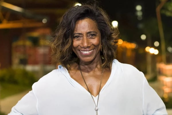 Conheça o chá exótico que Gloria Maria tomava para manter a pele jovem
