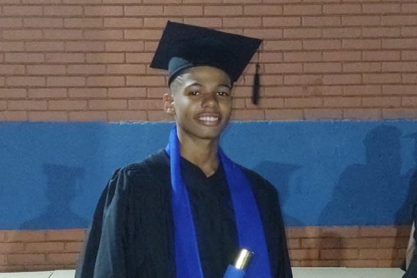 Jovem de 18 anos é morto espancado por grupo fantasiado no interior