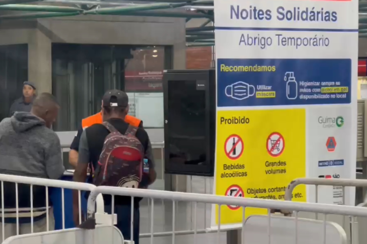 Defesa Civil ativa abrigo em estação de metrô para acolhimento no frio