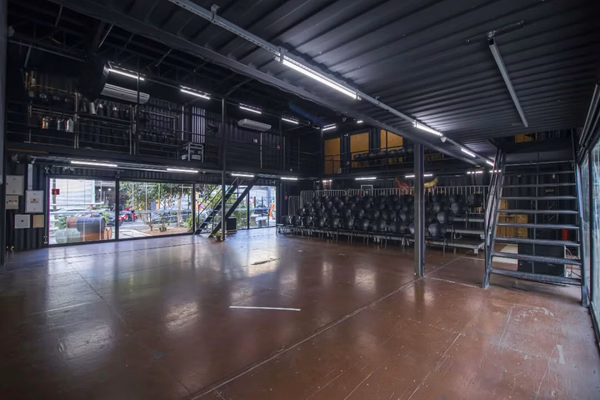 Grupos teatrais lançam carta contra despejo do Teatro de Contêiner