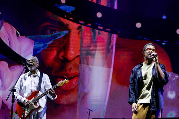 Alexandre Carlo sobe ao palco com Gilberto Gil em Brasília
