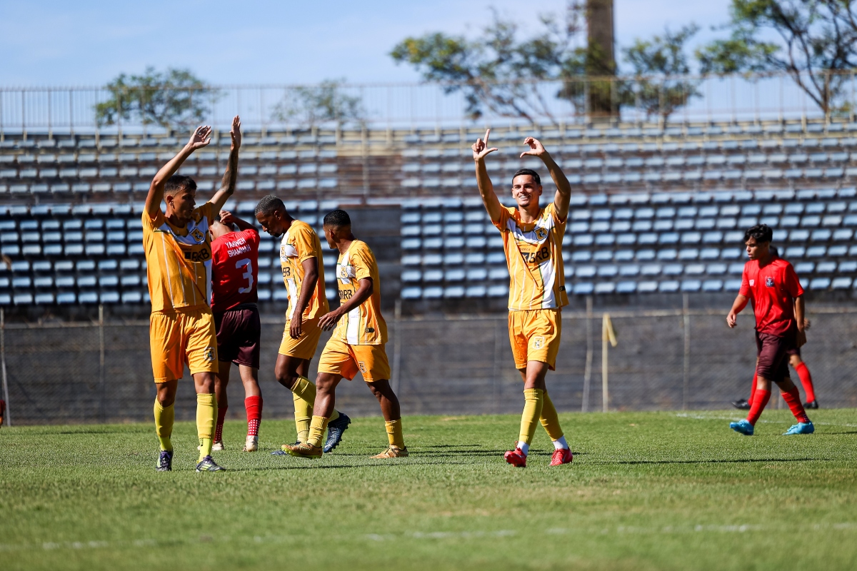 Brasiliense goleia o Candango e volta à liderança no Candangão Sub-20