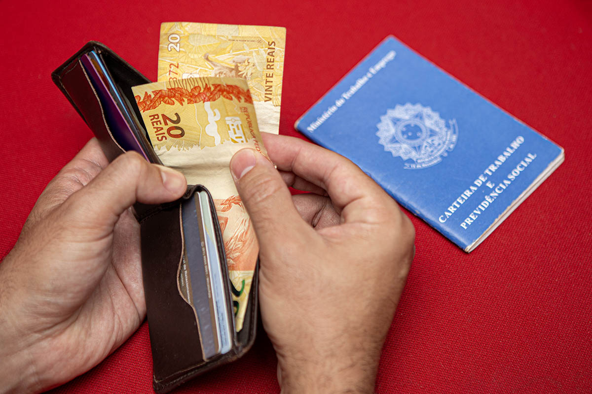 Estado reajusta salário mínimo regional para R$ 1.789. Saiba qual