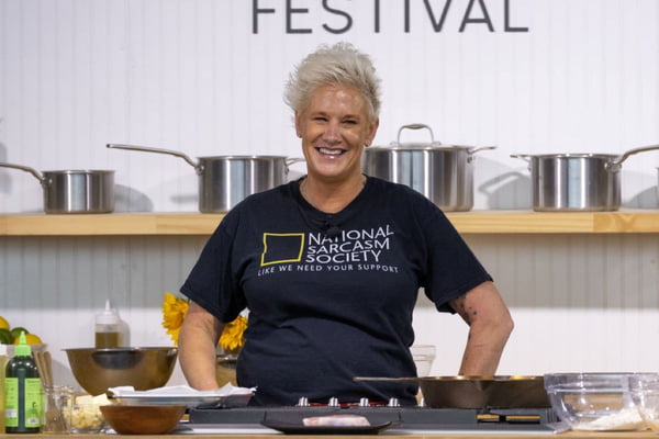 Quem era Anne Burrell, apresentadora e chef que morreu aos 55 anos