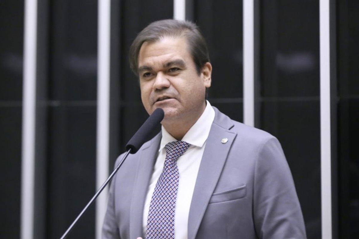 “Não irei a Israel”, diz deputado que viajou para resgatar o pai