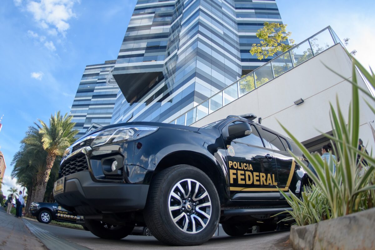 PF apura relação de ex-deputado e empresas com contratos de R$ 880 mi
