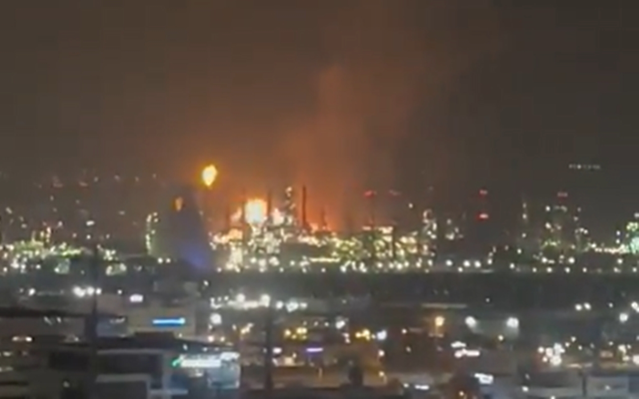 Irã e Israel miram campos de gás e refinaria de petróleo em ataques