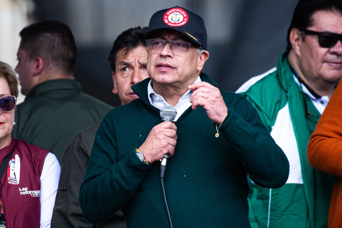Presidente colombiano condena atentado a Uribe: “Dor de uma pátria”