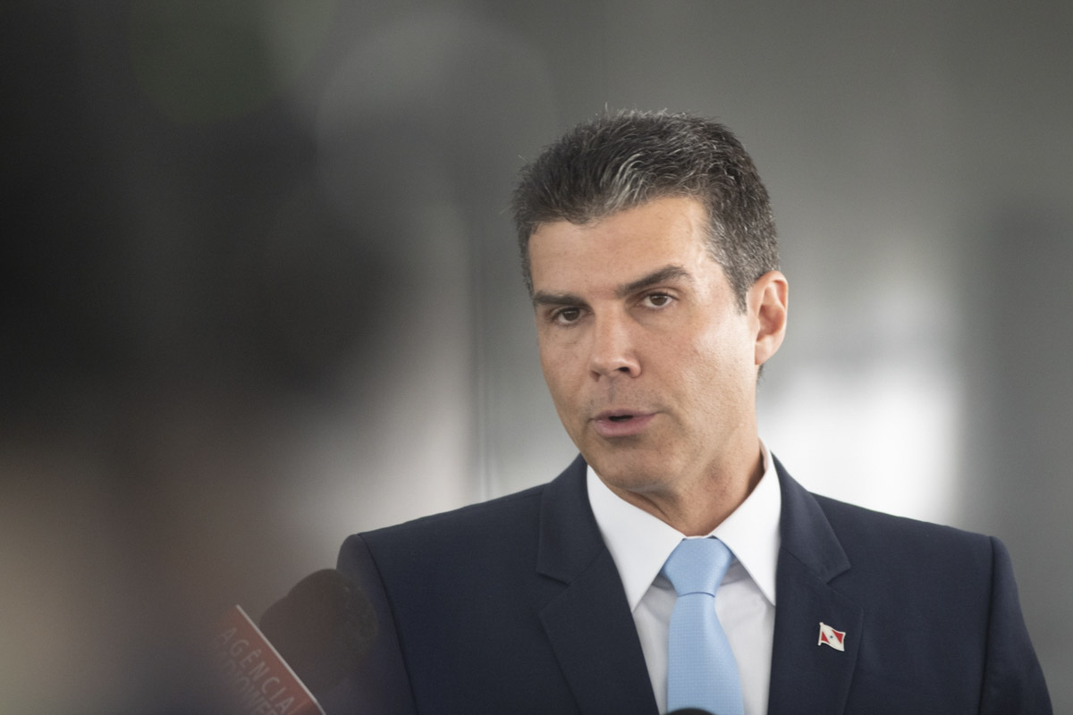 Helder sobre exploração de petróleo: “Copacabana pode, Amazônia não”