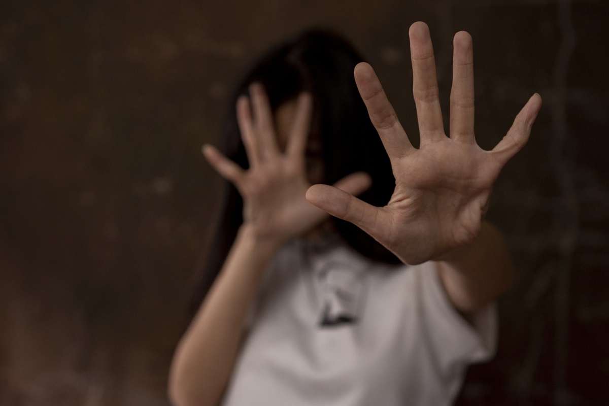 Mulher mantida em cárcere e agredida pede socorro e é resgatada no DF