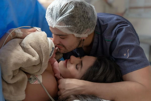 Luan Santana e Jade revelam quando irão mostrar o rosto da filha