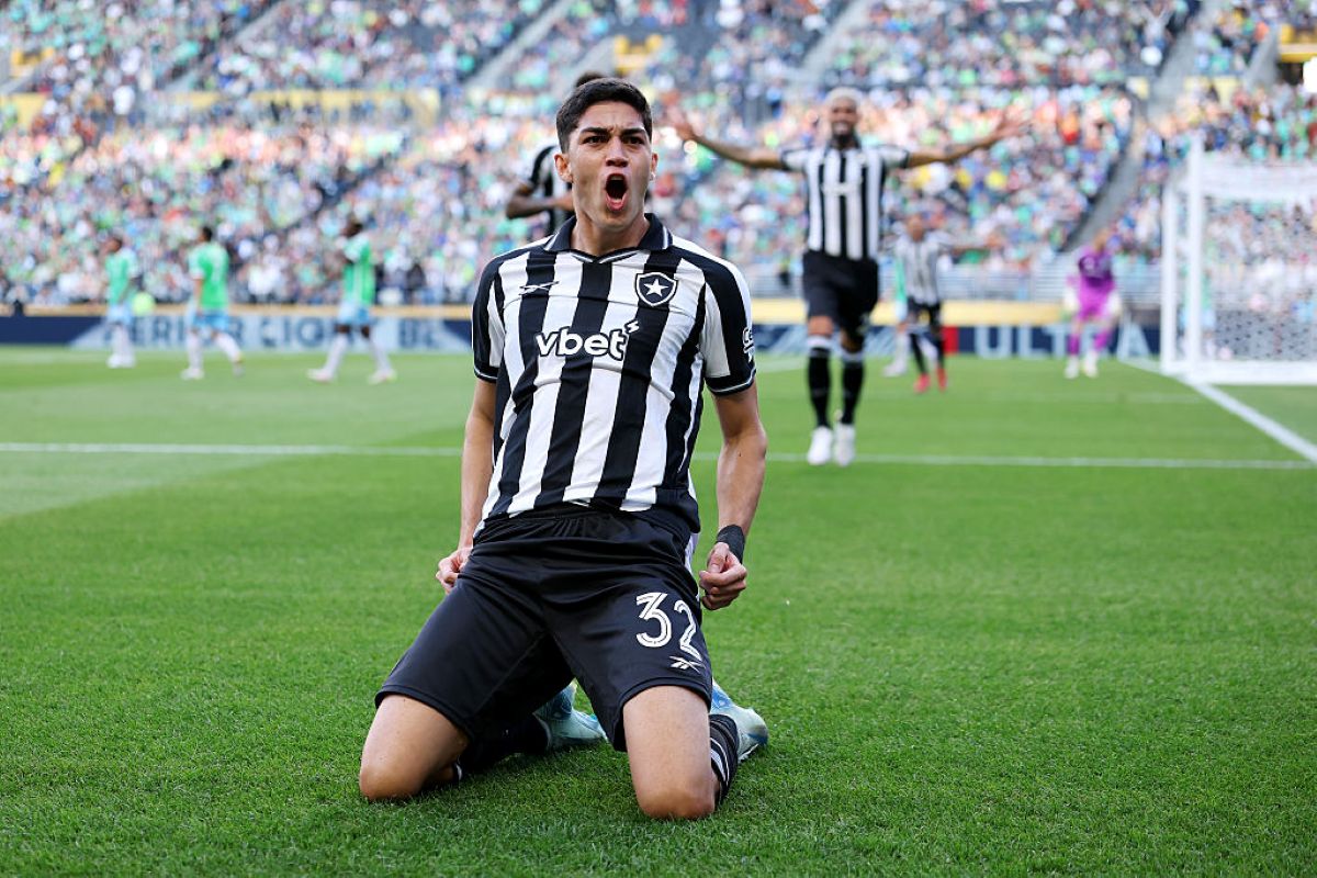 Vídeo: Botafogo marca os primeiros gols de times do Brasil no Mundial