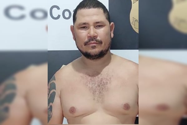 “Tira a farda e vem pra porrada”: homem grava vídeo e ameaça delegado