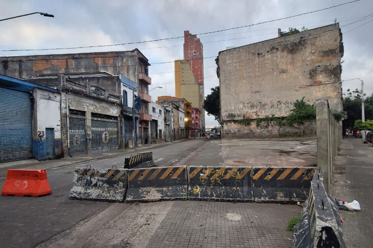 Prefeitura estuda criar praça e gradear área onde ficava a Cracolândia