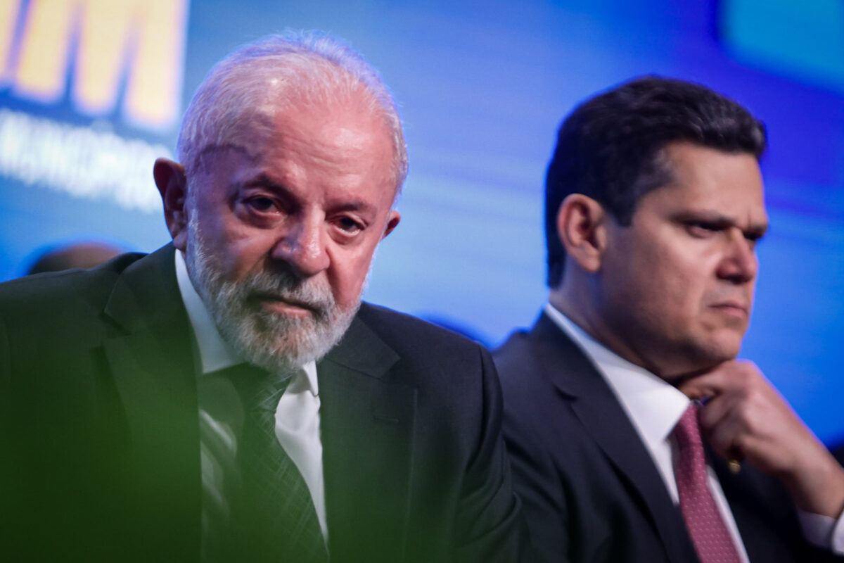 Aposta de Lula em Alcolumbre para salvar IOF pode naufragar