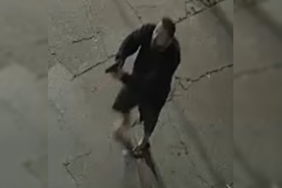 Veja quem é o policial penal que apontou arma e chutou casal no DF