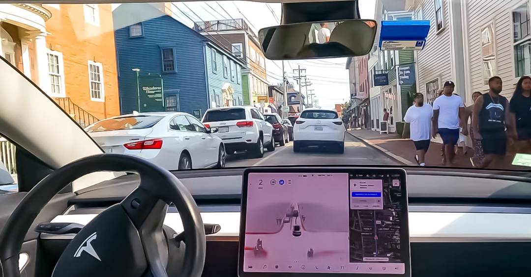 Governo dos EUA investiga Tesla por aciden…