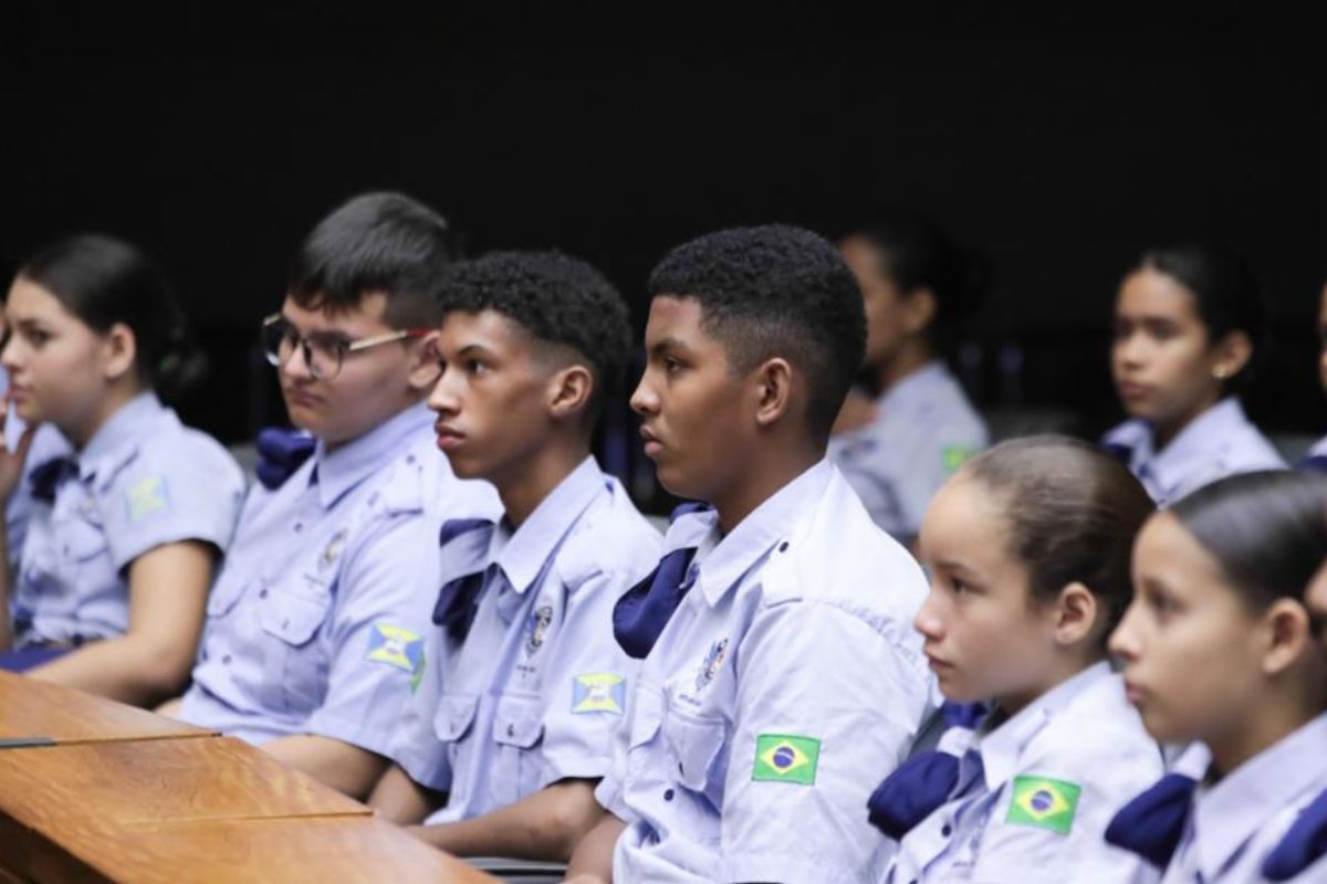 Cronograma de escola cívico-militar atrasa e incomoda base de Tarcísio