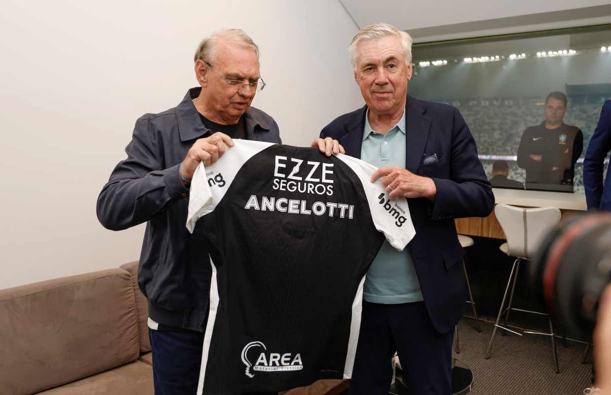 Vídeo: Carlo Ancelotti assiste jogo do Corinthians pelo Brasileirão