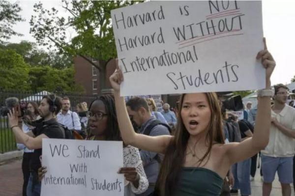 Donald Trump proíbe Harvard de admitir estudantes estrangeiros
