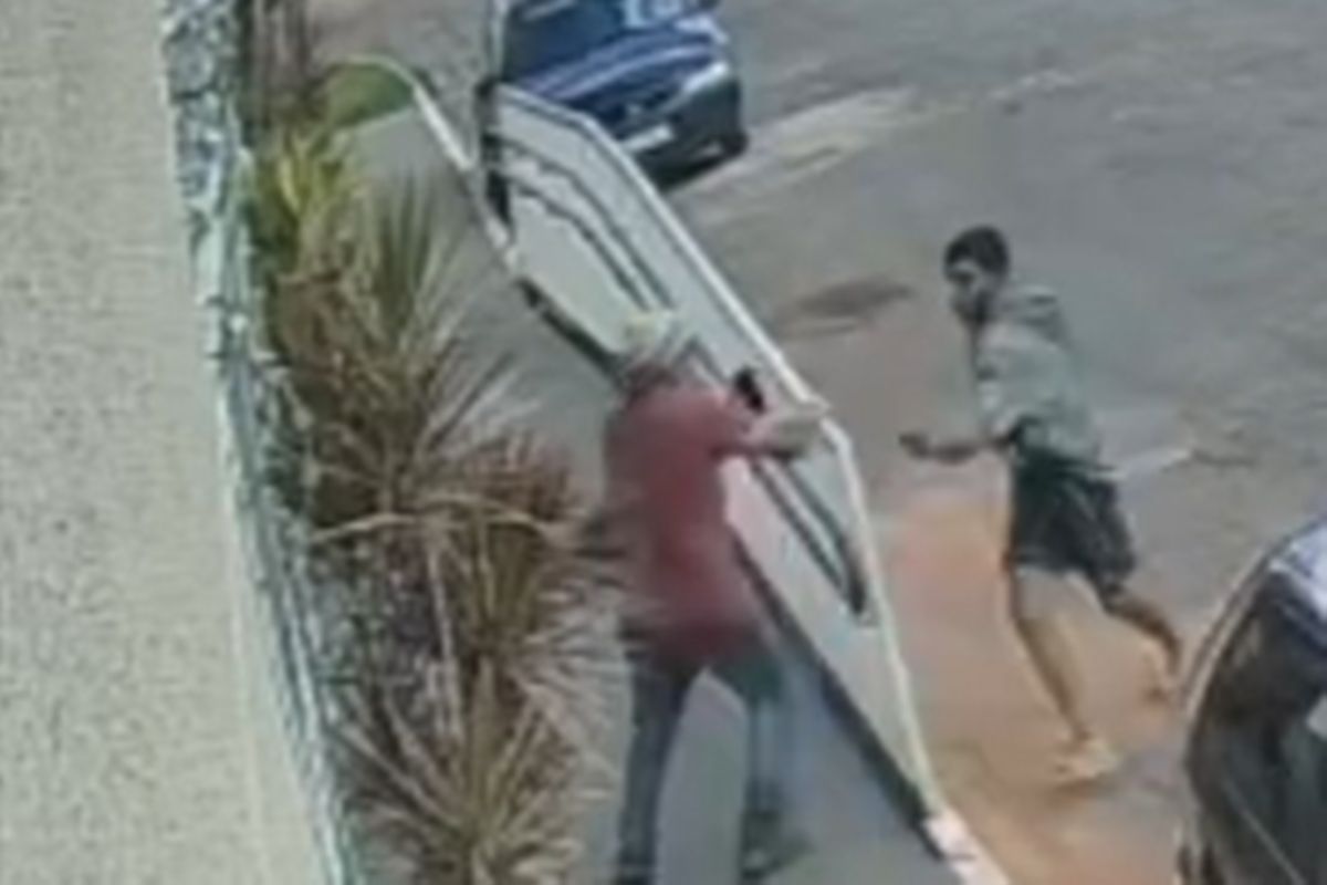 Vídeo: integrante do “Bonde dos Galãs” tentou esfaquear entregador