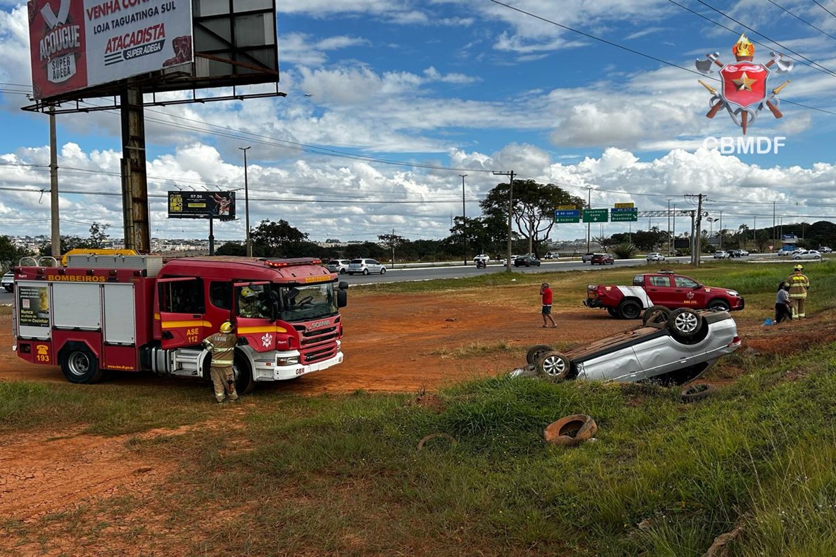 Mulher de policial militar morre em acidente após carro capotar no DF