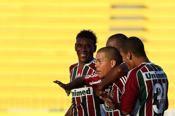 Jogador ex-Santos e São Paulo é preso por dívida de pensão alimentícia