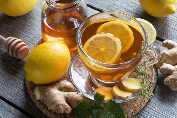 Endometriose: nutricionista indica 5 chás que aliviam sintomas