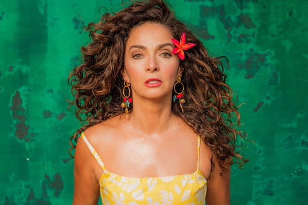Claudia Ohana abre o jogo sobre vida amorosa: “Amizade colorida”