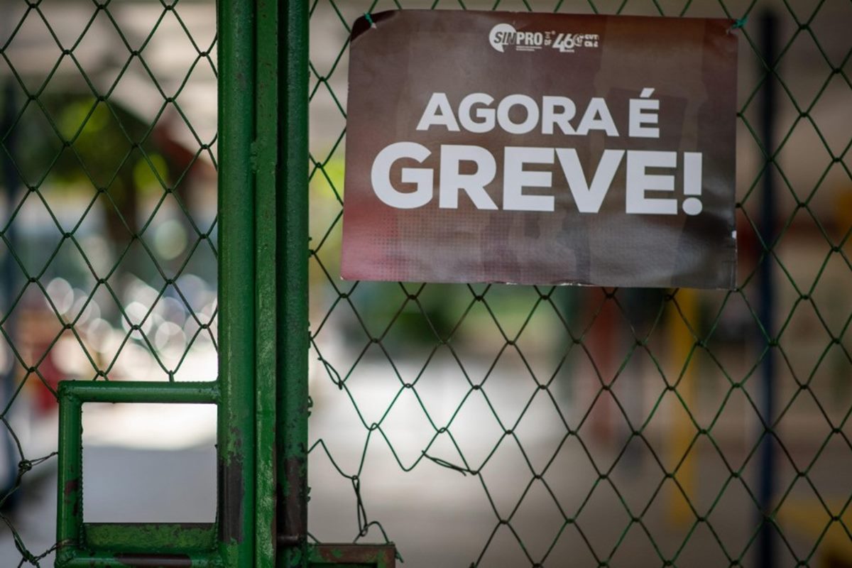 Após nova assembleia, professores do DF mantêm greve