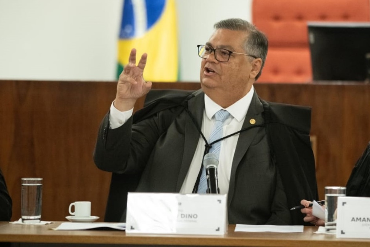 Greve dos professores do DF: Dino cassa multa diária de R$ 1 milhão