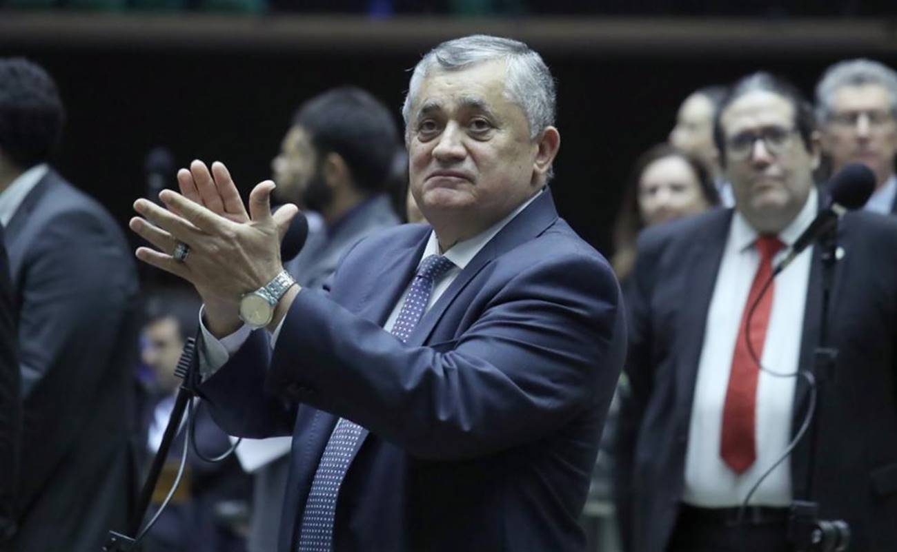 Sem saída, governo deve liberar base em votação da urgência do IOF