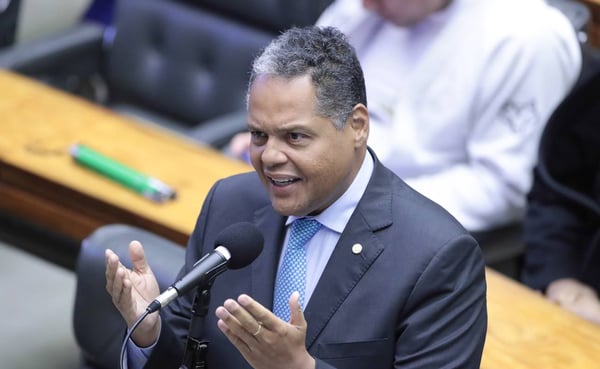Câmara tenta pauta própria e líderes querem PEC para agentes da Saúde