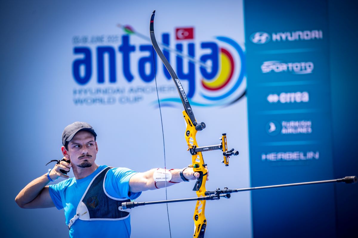 Marcus D’Almeida é campeão mundial de tiro com arco