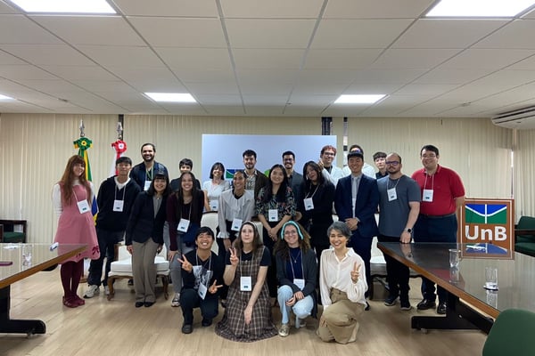 Princesa sobrinha do imperador do Japão visita a UnB e fala com alunos