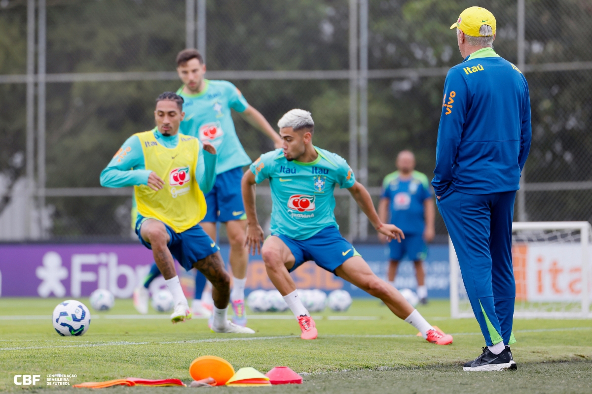 Vídeo: Seleção Brasileira treina em SP após empate com o Equador