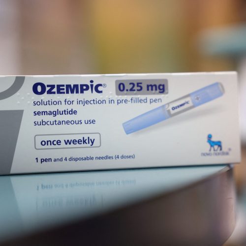“Boca de Ozempic“: novo efeito colateral do remédio é observado por médica
