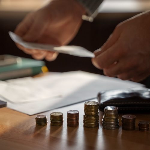 CDBs ofereceram retorno abaixo do CDI em maio; quanto rendem R$ 10 mil na aplicação?