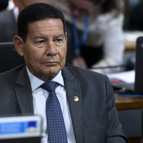 Mourão: Bolsonaro estava abatido, mas não falou em ruptura da democracia