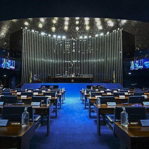Redução de mandato de senadores em PEC deve ser rediscutida em plenário