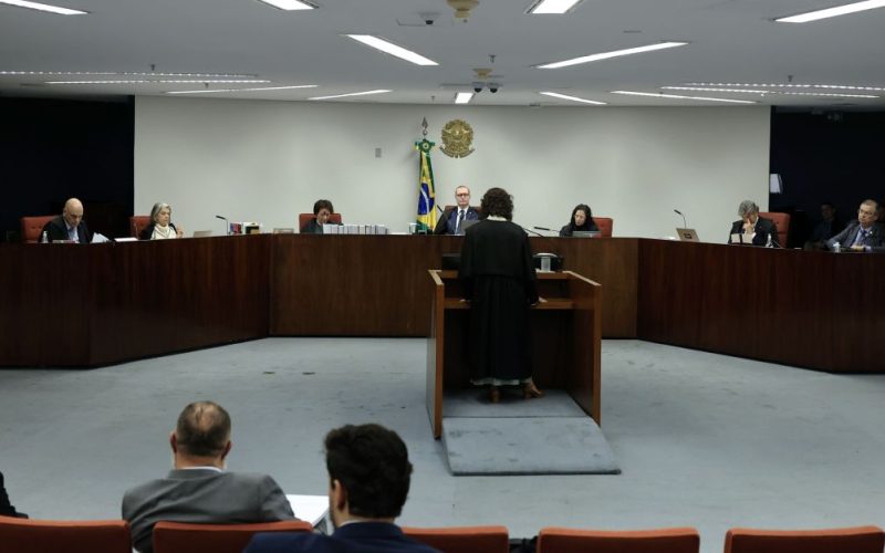 Após críticas, STF permite uso de celulares em julgamento do “núcleo 4“