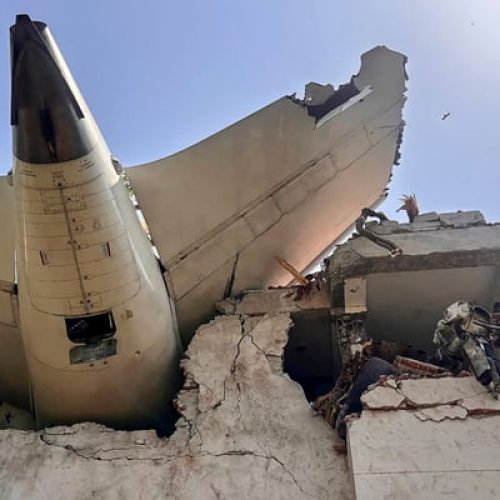 Air India: acidente deixa ao menos 105 mortos, diz ministro da aviação