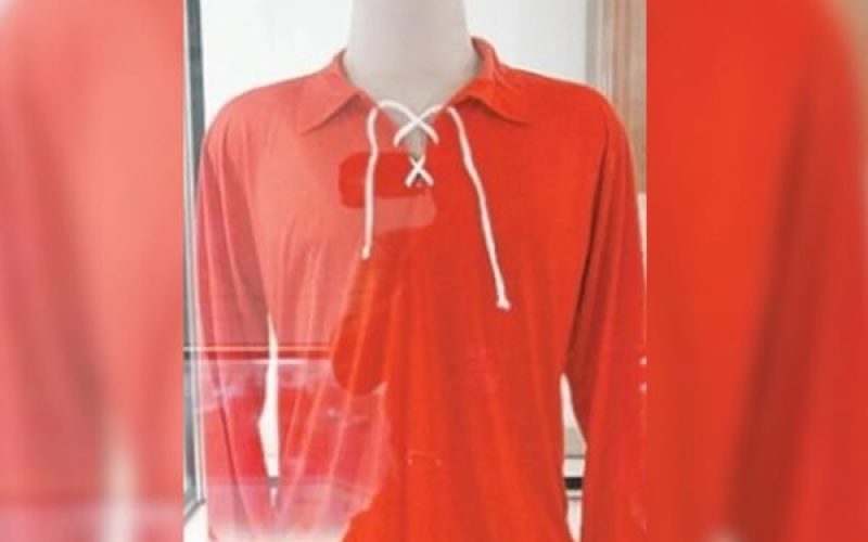 Vermelho na Seleção: maior colecionador de camisas fala sobre polêmica