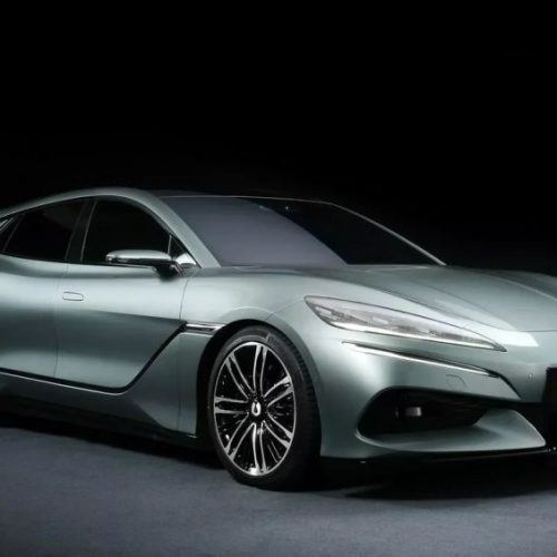 BYD registra patentes da perua e sedã Denz…