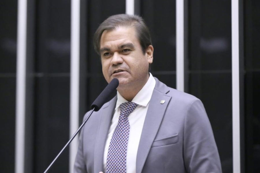 “Não irei a Israel”, diz deputado que viajou para resgatar o pai