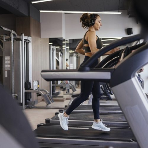 Veja se treinar musculação em jejum atrapalha o ganho de massa magra
