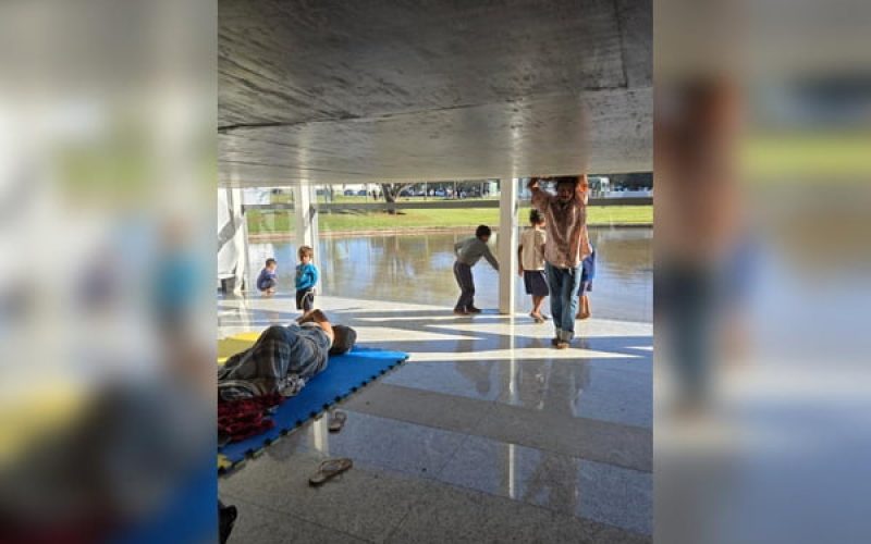Famílias desalojadas em ação do GDF fazem acampamento na CLDF